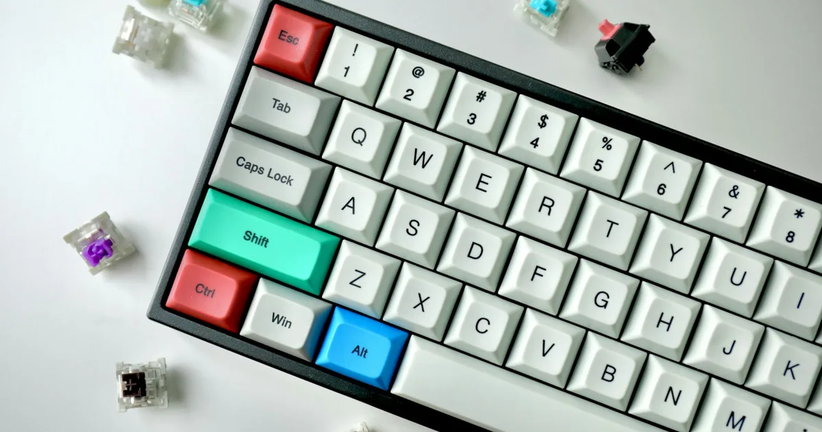 Clavier mécanique blanc et pastel : les meilleurs compacts pour un setup esthétique